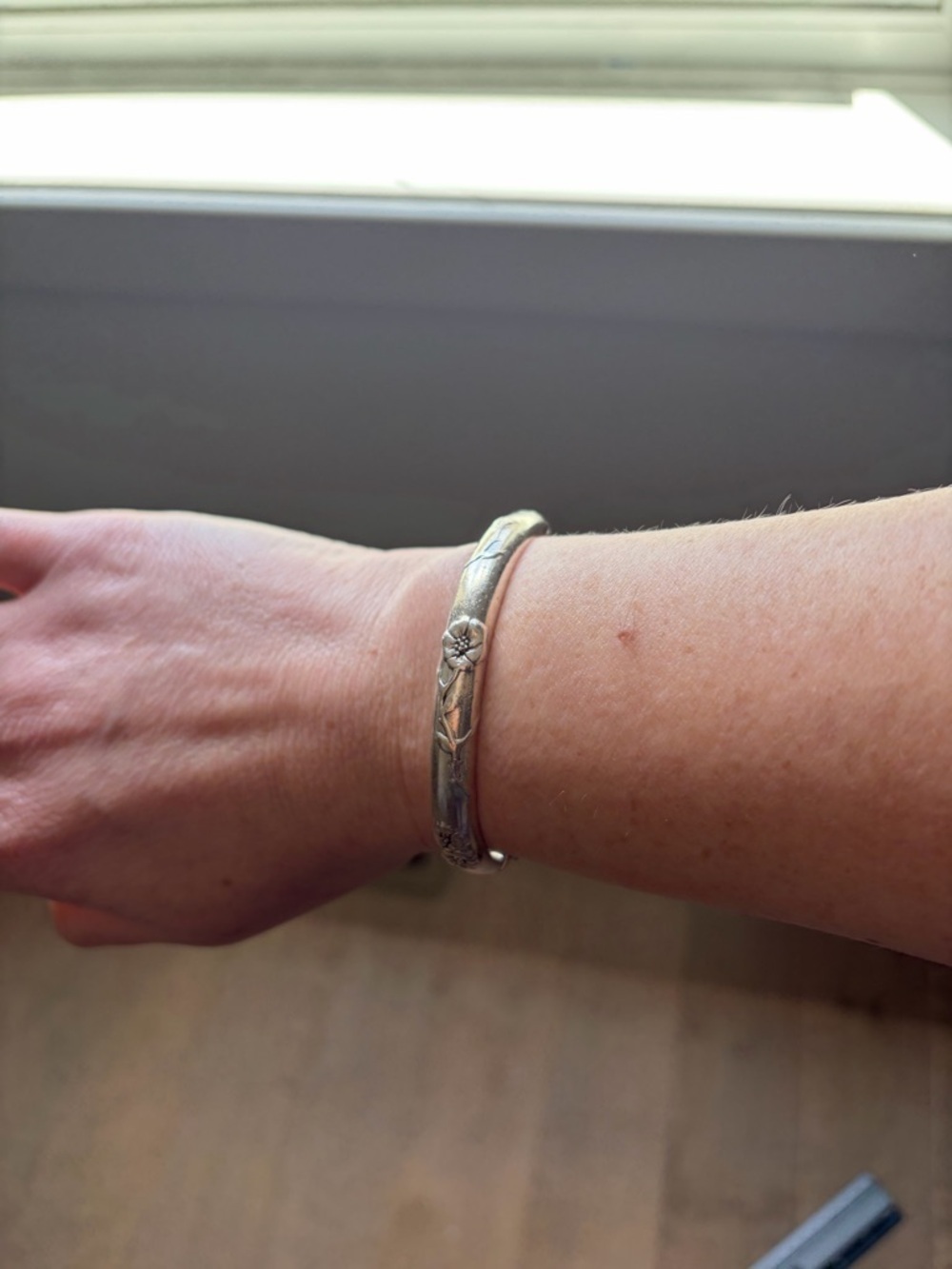 Vintage Tiffany & Co. Silver Floral Relief Bangle Bracelet size 6.5 - Picture 7 of 7